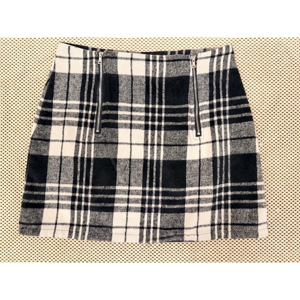 NEW Zaful Plaid Mini Skirt Black White Fleece Flannel Sz M Runs Small 2/4 Preppy